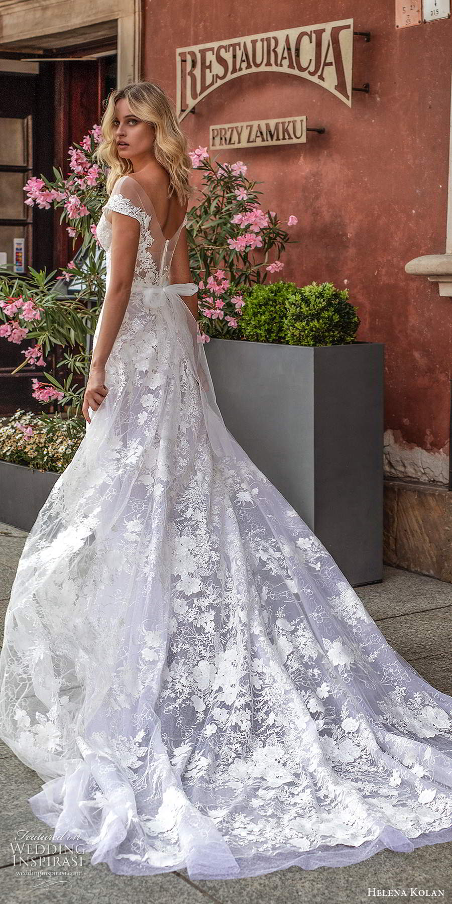Lihi Hod Beach Wedding Dresses Lace Appliqued Tulle A-line Off The Shoulder Boho Bridal Gowns Sweep Train Bohemian Wedding Dress