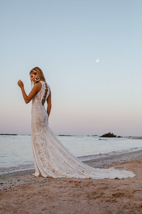 2020 Loverssociety Bohemian Halter Hollow Sleeveless Mermaid Wedding Dresses Lace Applique Wedding Gown Sweep Train robe de mariée