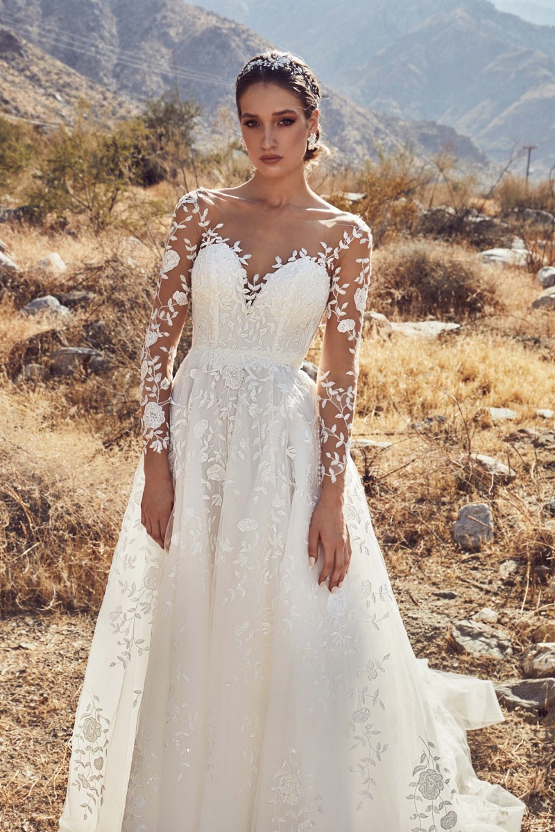 Calla Blanche 2019 Long Sleeve Wedding Dresses Lace Appliqued Sheer Neck Bridal Gowns For Beach Gardens Backless Sweep Train Wedding Dress