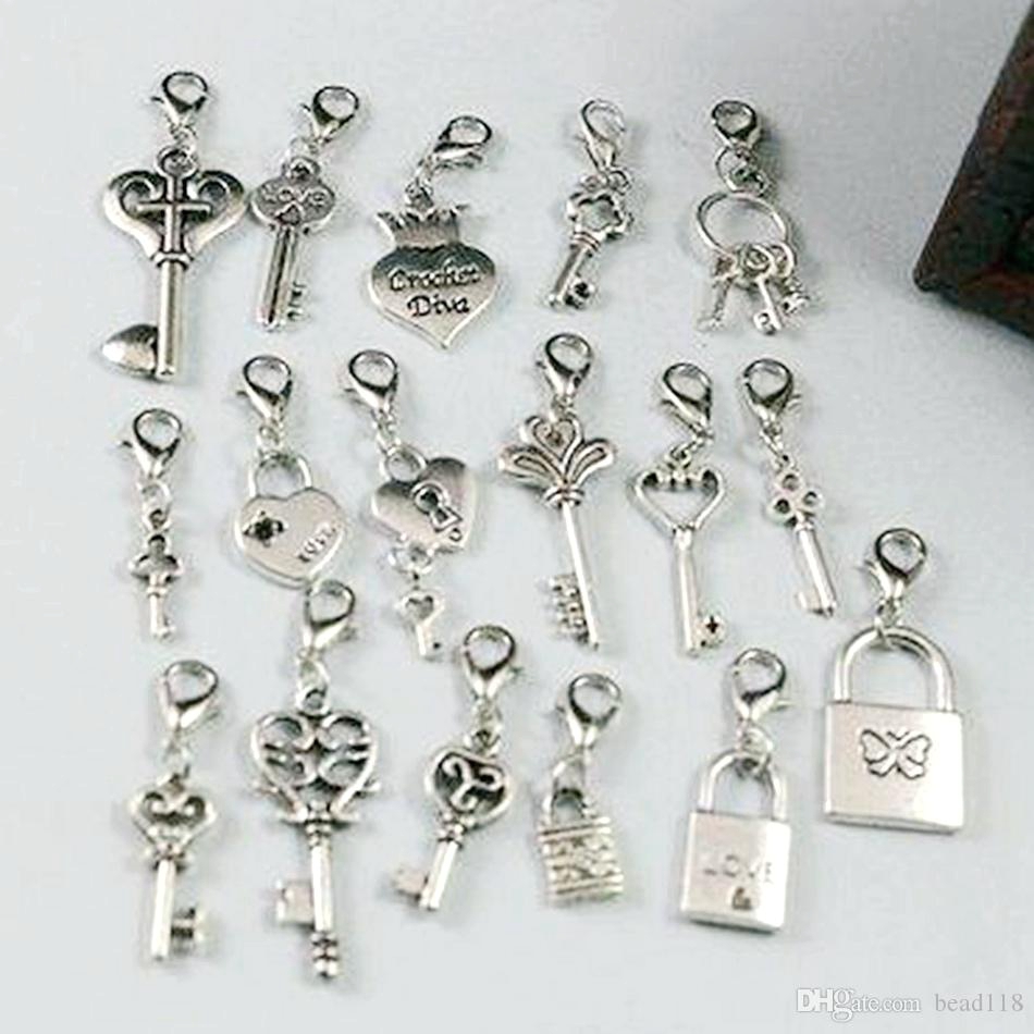 Hot ! 102pcs Antique Silver mixed Heart Crown Lock / Key Dangle Beads And Lobster Clasp DIY Jewelry 17 style
Hot ! 102pcs Antique Silver mixed Heart Crown Lock / Key Dangle Beads And Lobster Clasp DIY Jewelry 17 style