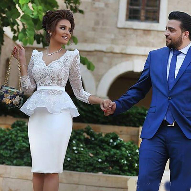 Cheap Lace Short Peplum Wedding Dresses With Long Sleeves V-Neck Sheath Beach Wedding Dress Knee Length Applique Boho Bridal Gowns