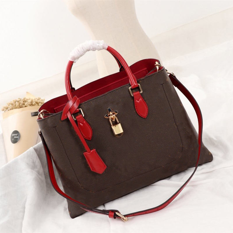 Large Totes Handbags Genuine Leather Purses Women Travel Luggage Bag Classic L Letter Lock High Quality Women High-Capacity Handbags
Large Totes Handbags Genuine Leather Purses Women Travel Luggage Bag Classic L Letter Lock High Quality Women High-Capacity Handbags