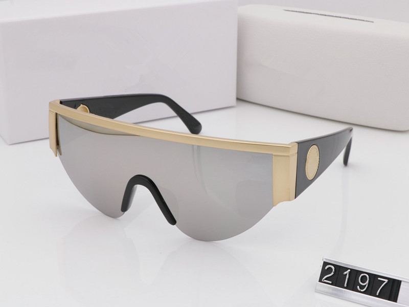 Polorized Glasses Designer Sunglasses Luxury Sunglasses Brand for Mens Womens Adumbral Glasses UV400 V2197 Colors High Quality with Box
Polorized Glasses Designer Sunglasses Luxury Sunglasses Brand for Mens Womens Adumbral Glasses UV400 V2197 Colors High Quality with Box