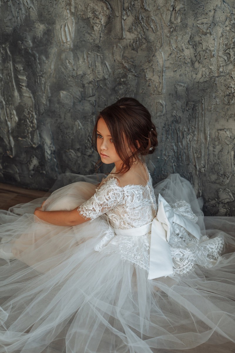 Tulle Long 2019 Flower Girls Dresses For Weddings Half Sleeve Lace Appliqued Flowergirl Dresses with Bow Communion Dress