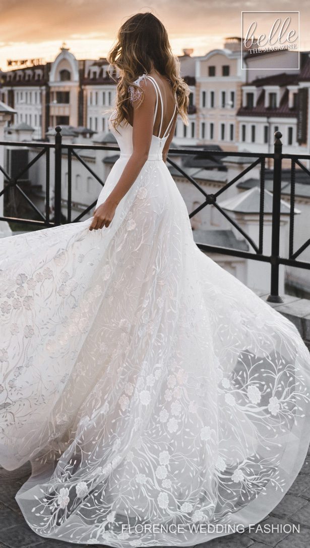 2019 Beach A Line Florence Wedding Dresses Deep V Neck Petal Lace Feather Satin Country Bridal Gowns Plus Size robe de mariée