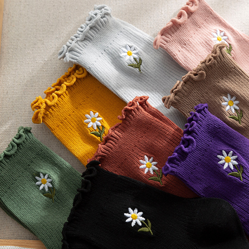 New Women's Socks Middle Tube Cotton Socks Cute Flower Pattern Embroidery Girls Edge College Style
New Women's Socks Middle Tube Cotton Socks Cute Flower Pattern Embroidery Girls Edge College Style