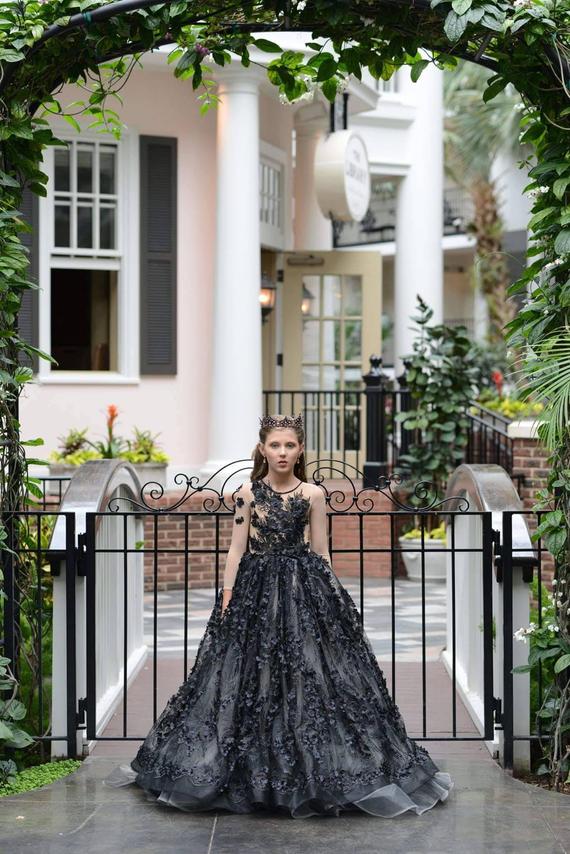 Black Long Sleeves Flower Girl Dresses A Line Lace Appliqued Custom Luxury Girls Pageant Dress Kids Formal Gowns Birthday Party Wear