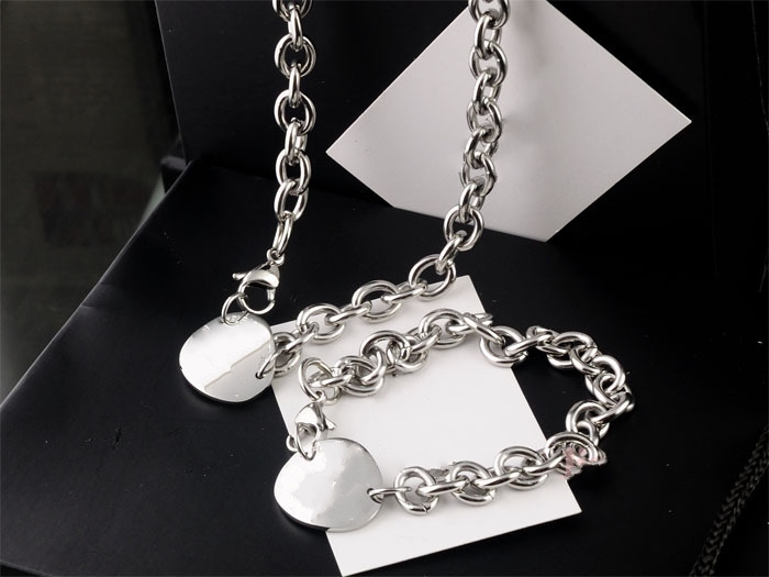 2019 high quality silver thick chian silver oval plate stainless steel Pendant Necklaces and bracelet suit with box and dastbag
2019 high quality silver thick chian silver oval plate stainless steel Pendant Necklaces and bracelet suit with box and dastbag