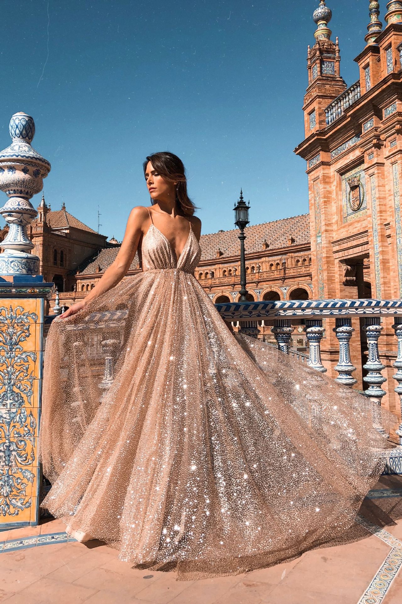 Sexy Sparkly Sequins Evening Dresses 2019 Deep V Neck Sleeveless Floor Length Party Dresses Girls Pageant Dresses Cheap Prom Gowns