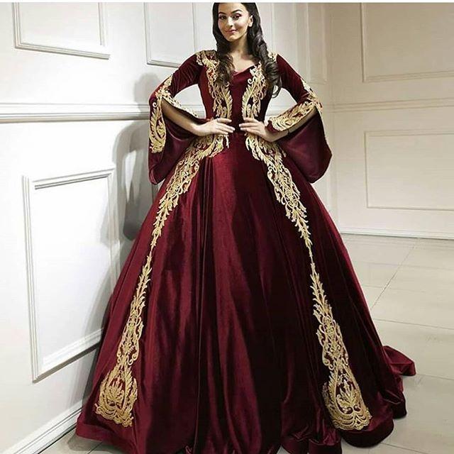 2020 Gold Lace Applique Formal Evening Dresses Vintage Ball Gown Burgundy Prom Gowns Arabic Celebrity Runway Party Dress
