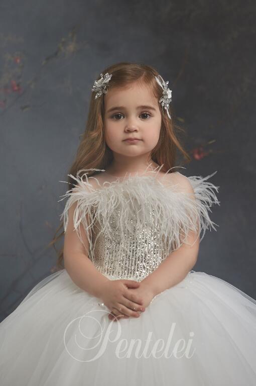 2020 Cute Ball Gown Flower Girl Dresses Strapless Sequins Beads Feather Girls Pageant Dress Custom Made Luxury First Communion Gowns
