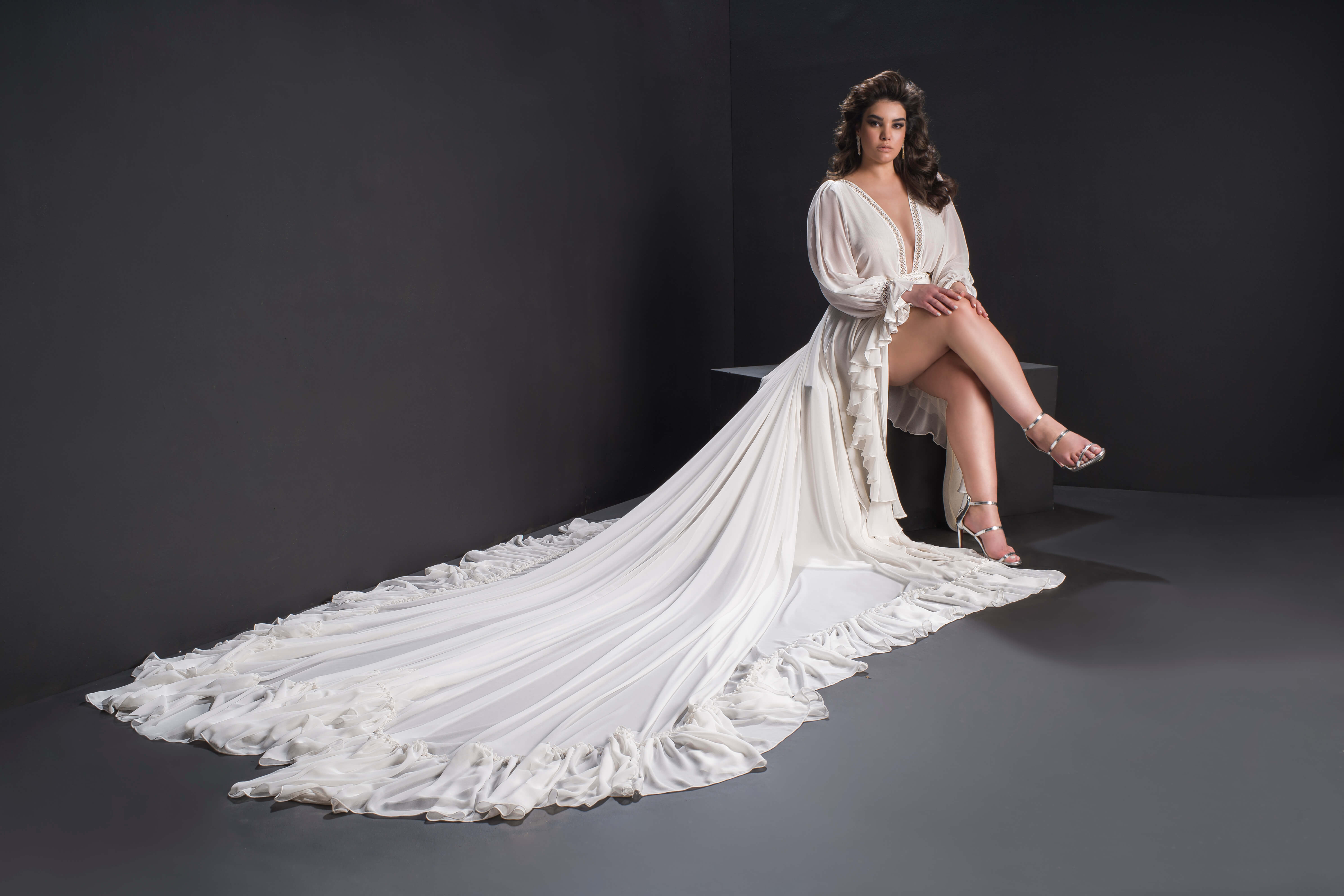 Bohemain Dror Kontento Plus Size Wedding Dresses Chiffon Deep V Neck Tiered Ruffles Bridal Gowns Long Sleeve Hi Lo Wedding Dress