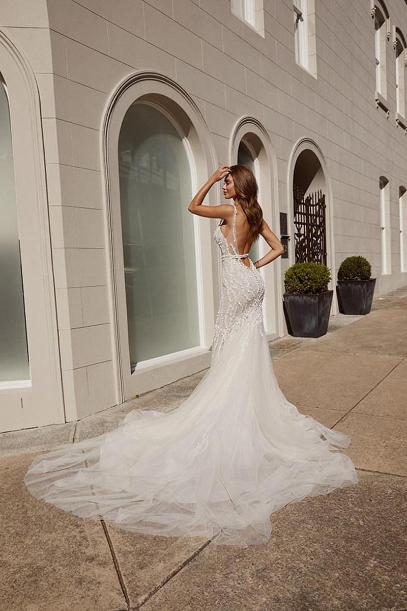 2020 charming Wedding Dresses Spaghetti Straps Lace Beads Sequins Bridal Gowns Sexy Open Backless Sweep Train Mermaid Wedding Dress