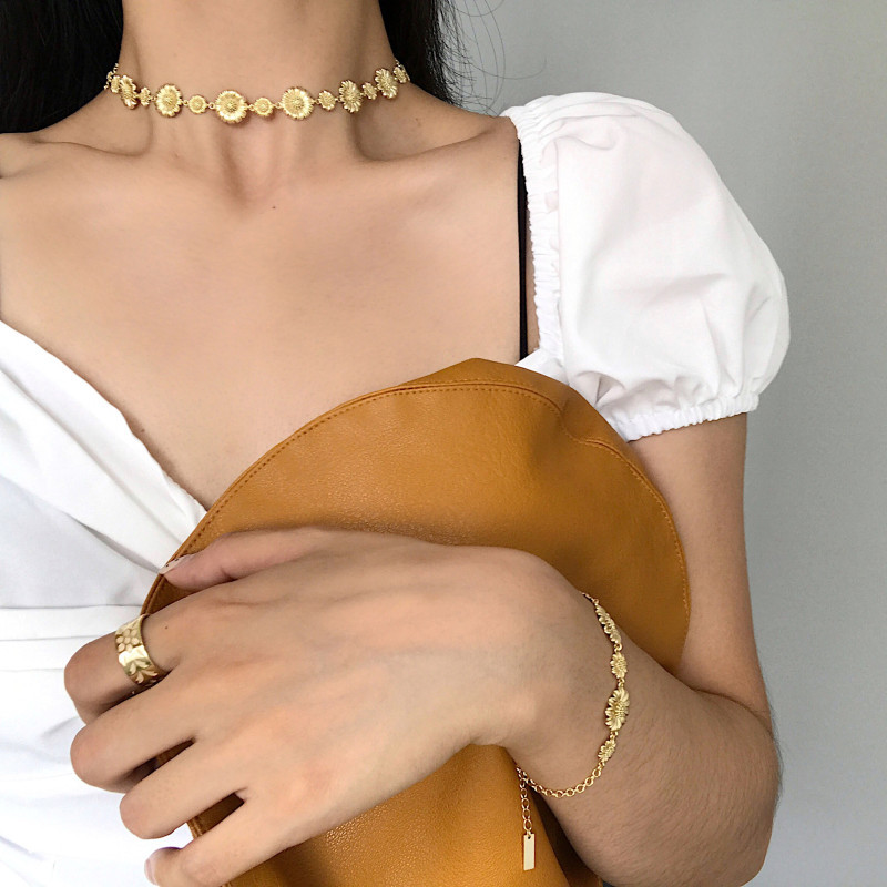 Women's 18K Gold Authentic 925 Sterling silver Daisy Flower Short Choker Necklace Pendant jewelry TLX623
Women's 18K Gold Authentic 925 Sterling silver Daisy Flower Short Choker Necklace Pendant jewelry TLX623