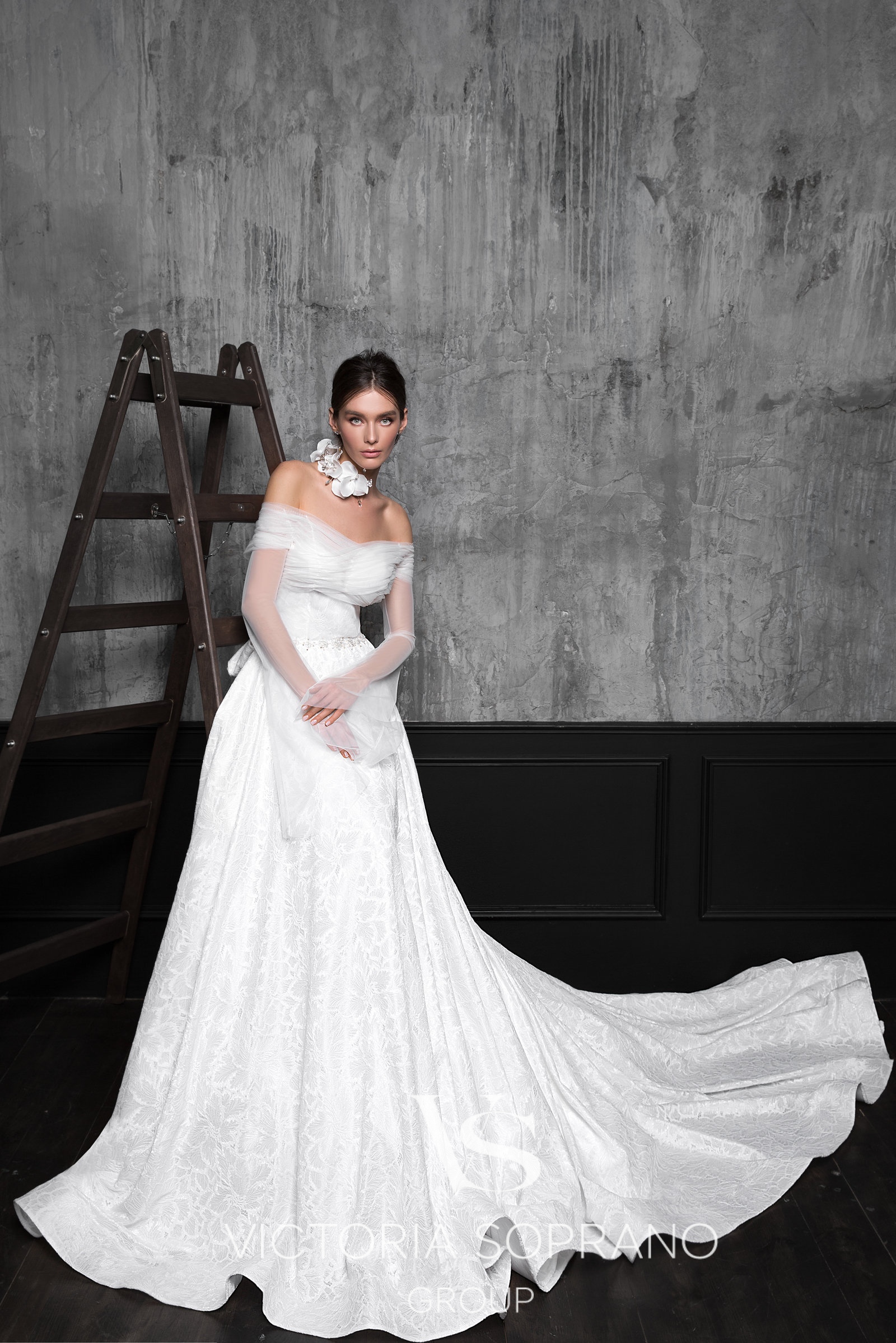 New Fashion Wedding Dresses Off Shoulder Sheer Long Sleeve A Line Bridal Gowns Sexy Backless Lace Appliques Bohemian Wedding Dress