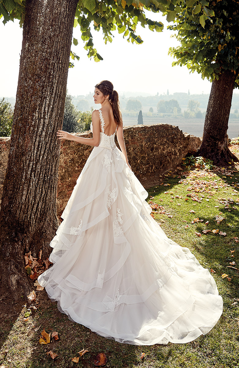 2019 Vestido De Novia Vintage Wedding Dresses Backless Lace Applique Tiered Skirts Bridal Gowns Sweep Train Summer Boho Wedding Dress