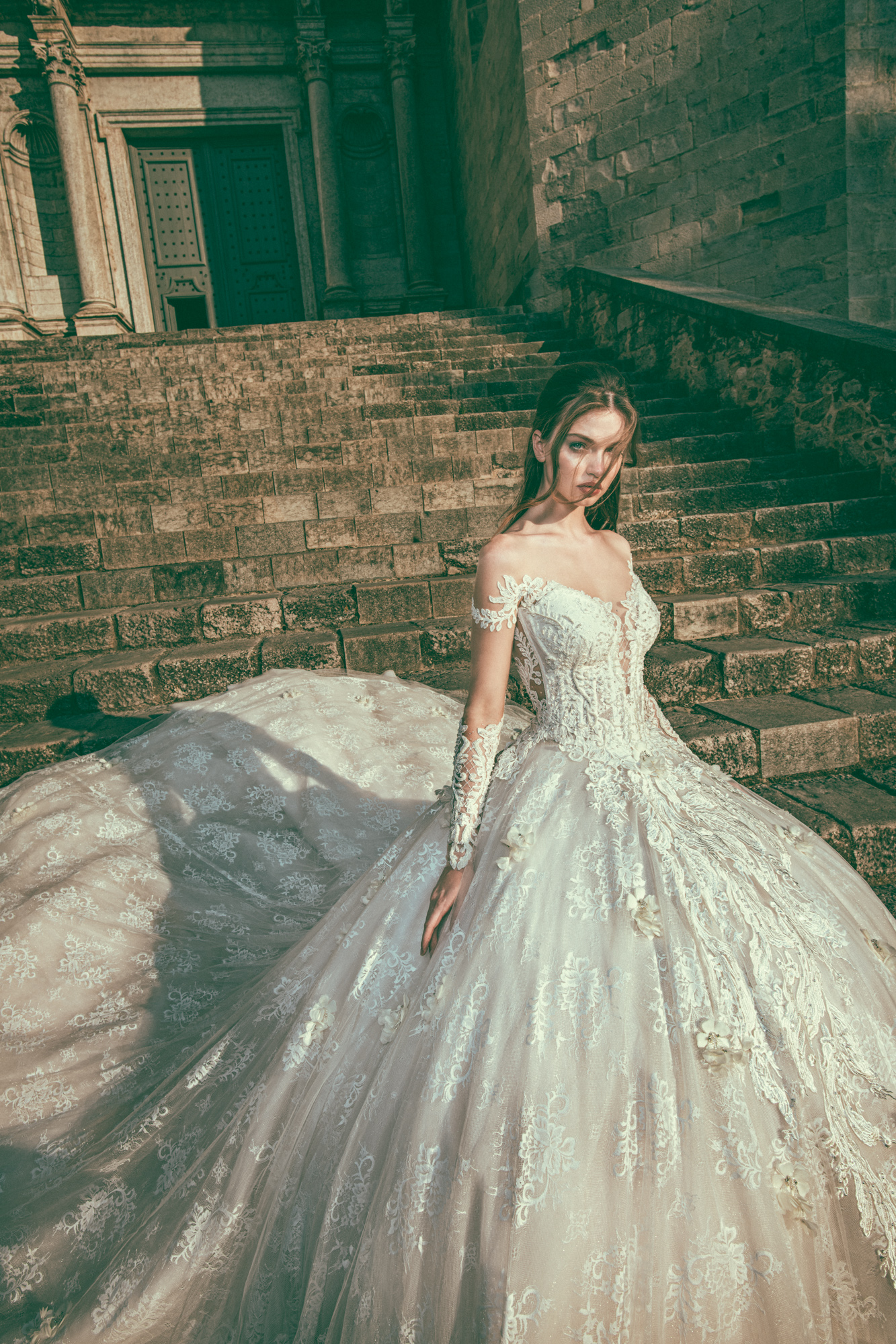 Modest Bohemian Corona Borealis Ball Gown Wedding Dresses Spaghetti Tulle Applique Hand Make Flower Wedding Gowns Sweep Train robe de mariée