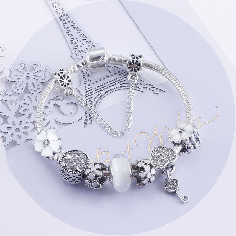 charm bracelet 925 silver snake chain heart charm bead pendant for gift with box DIY Jewelry Accessories
charm bracelet 925 silver snake chain heart charm bead pendant for gift with box DIY Jewelry Accessories
