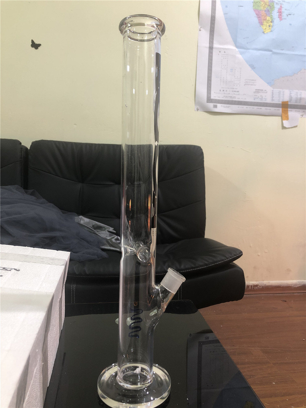 45cm Big hookah Bongs Beaker Bong 18.8mm Thickness Glass Wall Super Heavy Water Pipes With 18.8 mm Male Joint Bowl
45cm Big hookah Bongs Beaker Bong 18.8mm Thickness Glass Wall Super Heavy Water Pipes With 18.8 mm Male Joint Bowl
