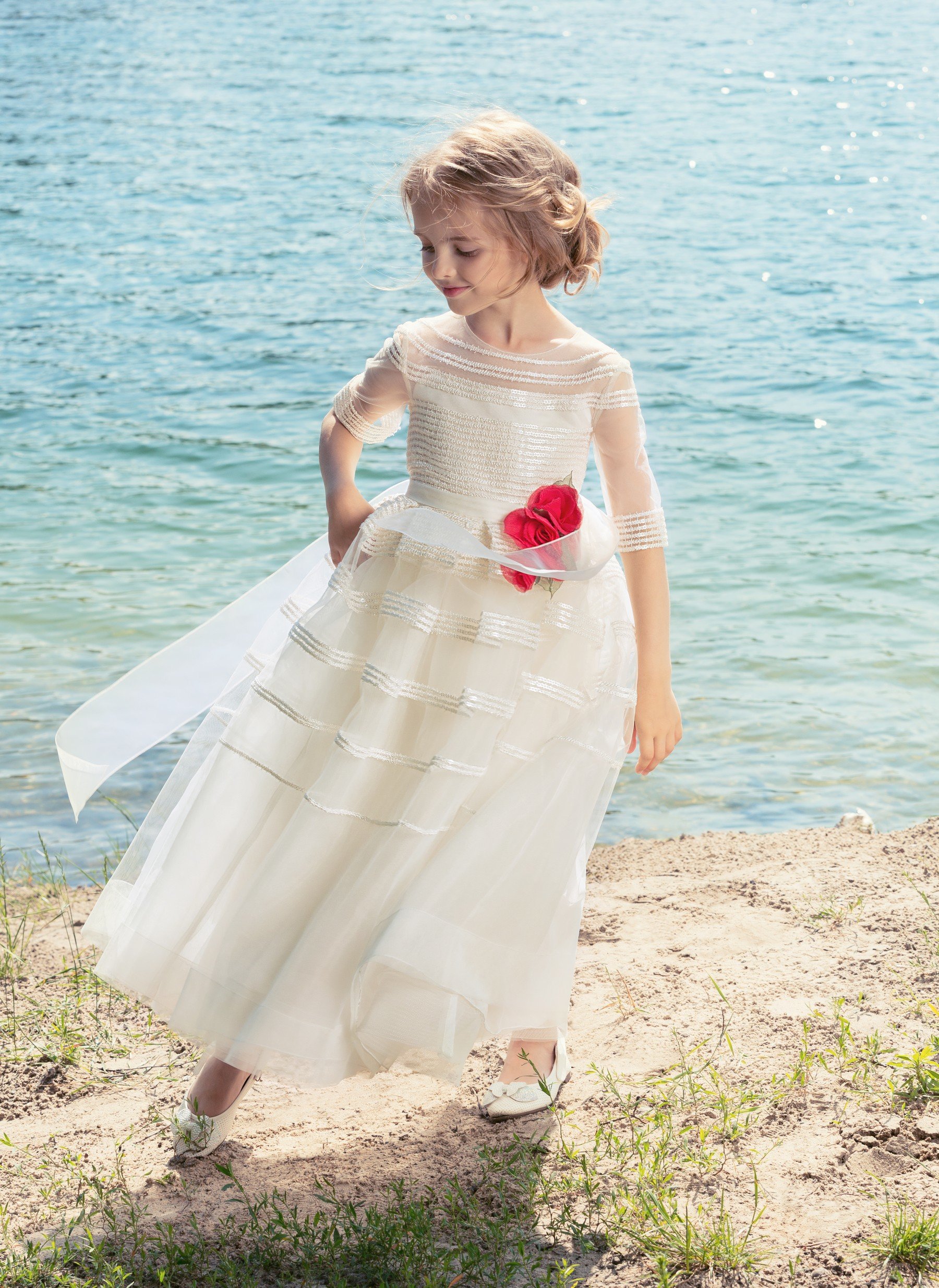 Ivory Flower Girls Dresses For Weddings Half Long Sleeves Tulle Hand Made Flower Ruffles Satin Girls Pageant Dress First Communion Dress