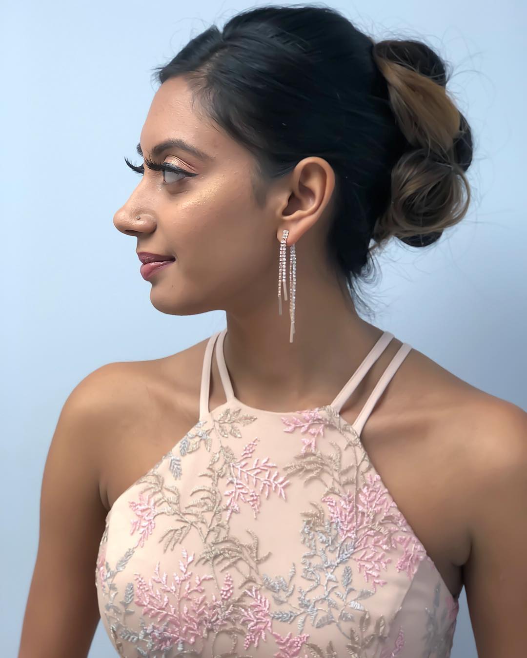 Modest Customized A Line Sleeveless Prom Dresses Applique Halter Evening Dress Tulle Floor Length Hollow Formal Party Bridesmaid Gown 0508