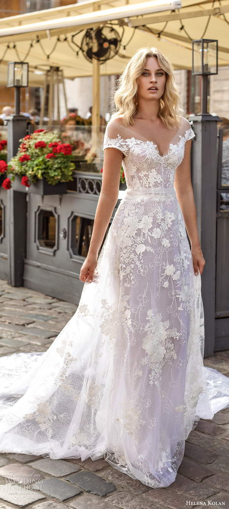 Lihi Hod Beach Wedding Dresses Lace Appliqued Tulle A-line Off The Shoulder Boho Bridal Gowns Sweep Train Bohemian Wedding Dress