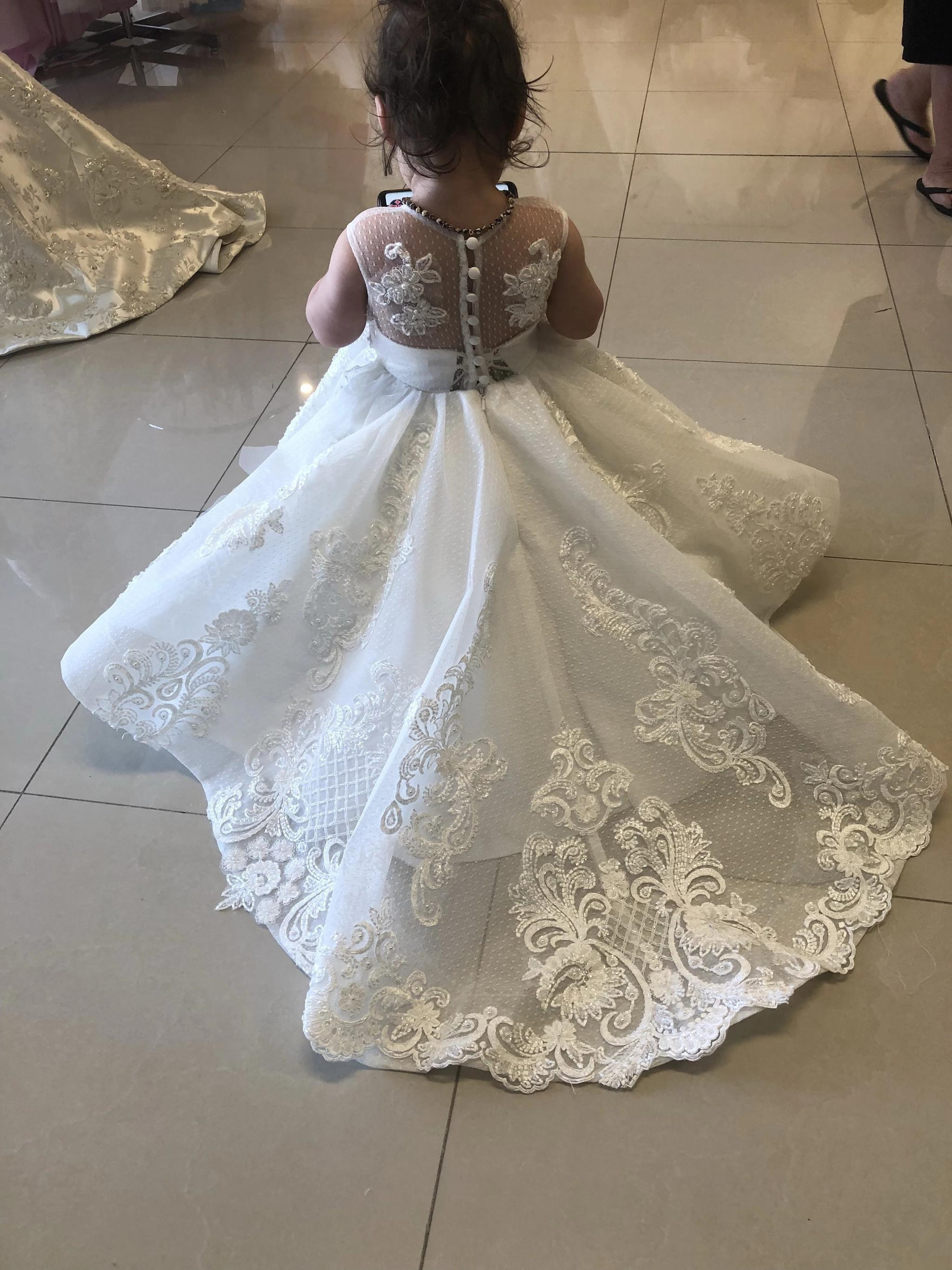 Lovely White Flower Girl Dresses for Weddings Jewel Neck Lace Buttons Back Children Birthday Party Pageant Gowns