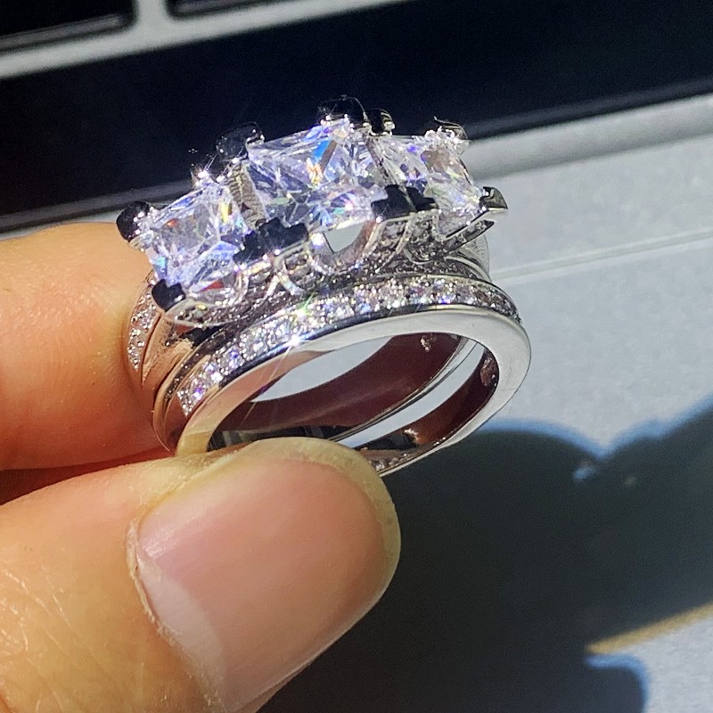 New Luxury Jewelry 925 Sterling Silver Three Stone Princess Cut White Topaz CZ Diamond Gemstones Women Wedding Party Bridal Ring Set Gift