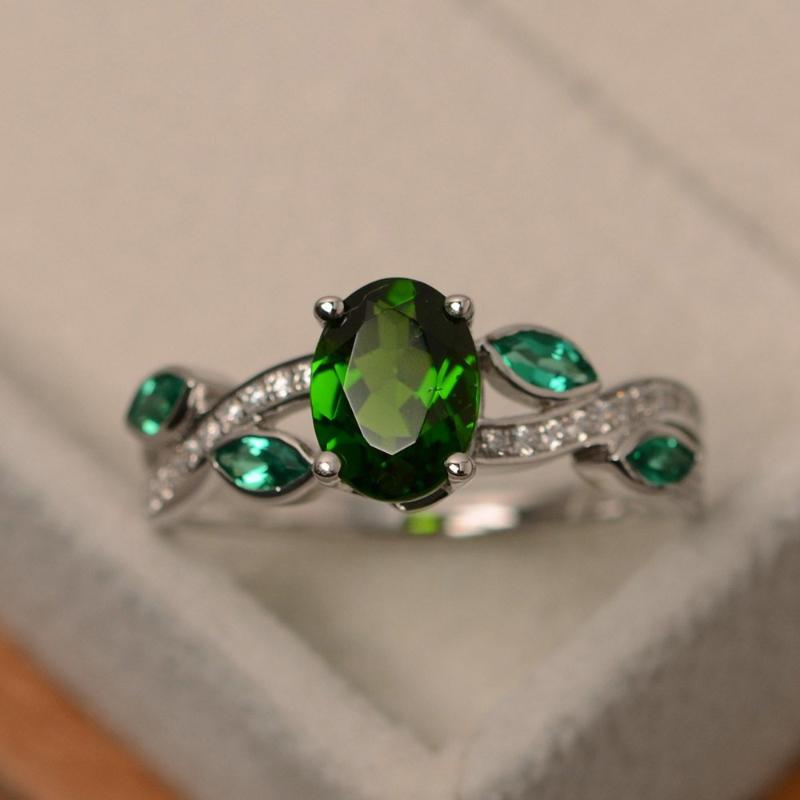 Oval Emerald Gemstone Ring Women's Light Luxury Lace with Diamond Original Design S925 Sterling Silver Ladies Fashion Wild Ring
Oval Emerald Gemstone Ring Women's Light Luxury Lace with Diamond Original Design S925 Sterling Silver Ladies Fashion Wild Ring