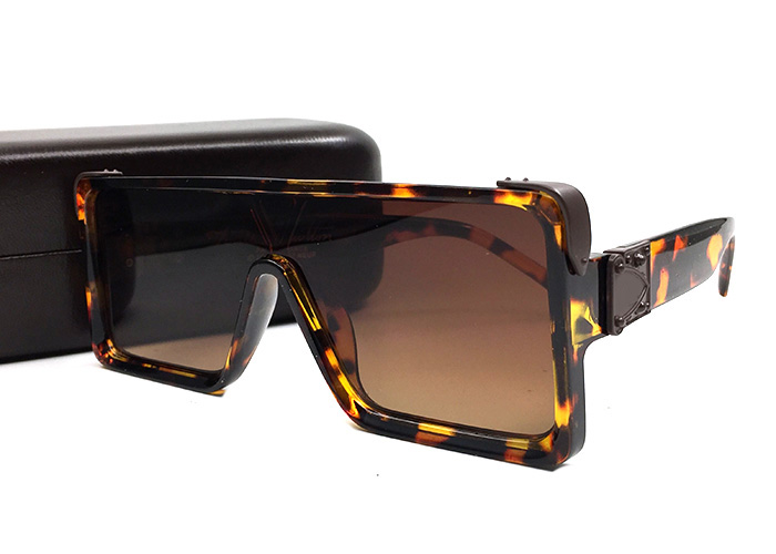 Fashion Brand Oversized Millionaire Cool Sunglasses Super Star Eyewear Square Full Frame Sun Glasses UV400 For Men Women Outdoor Shades, White;black
Fashion Brand Oversized Millionaire Cool Sunglasses Super Star Eyewear Square Full Frame Sun Glasses UV400 For Men Women Outdoor Shades, White;black