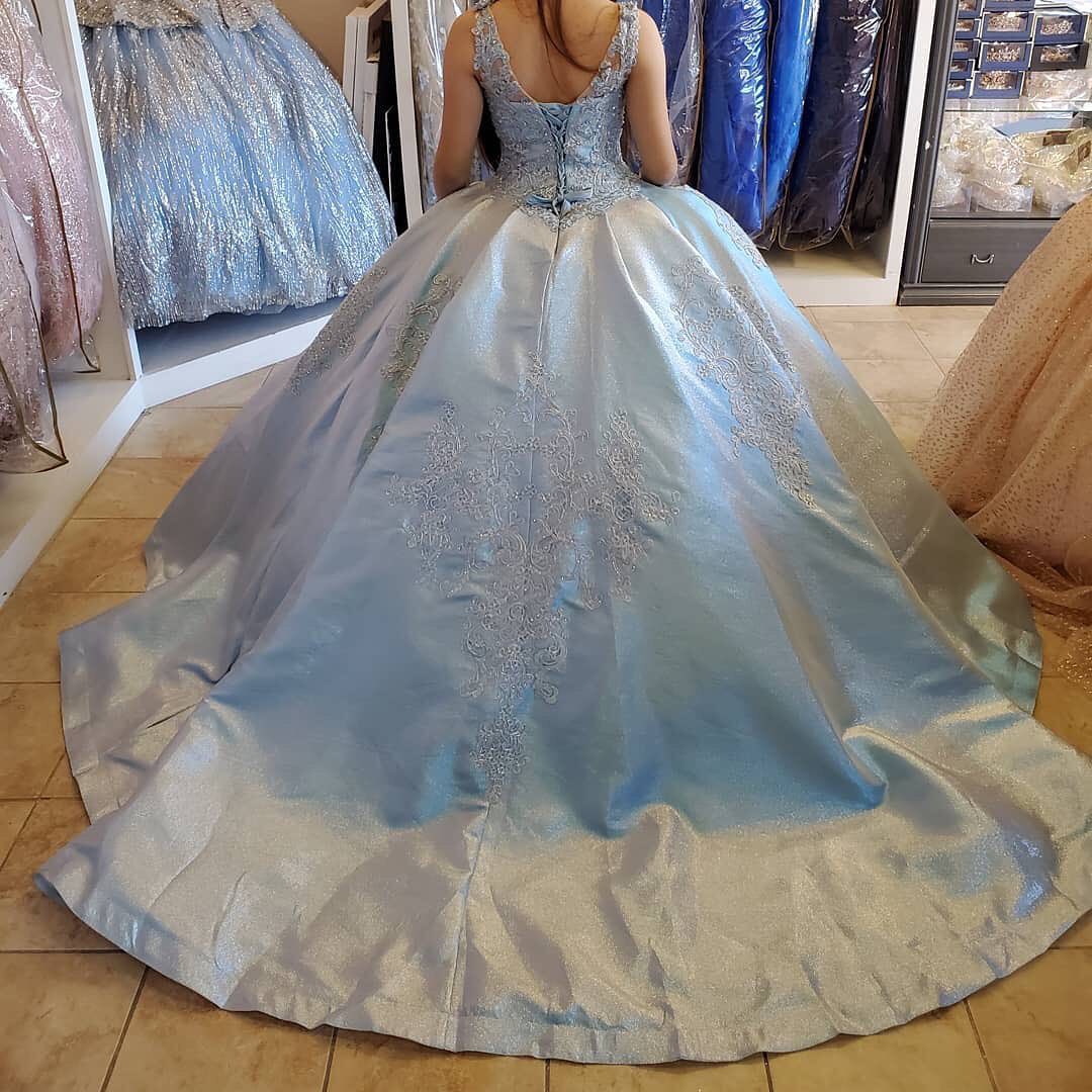 Lace Beaded Vintage Sexy Quinceanera Prom Dresses V-neck Ball Gown Satin Evening Party Sweet 16 Dress ZJ110