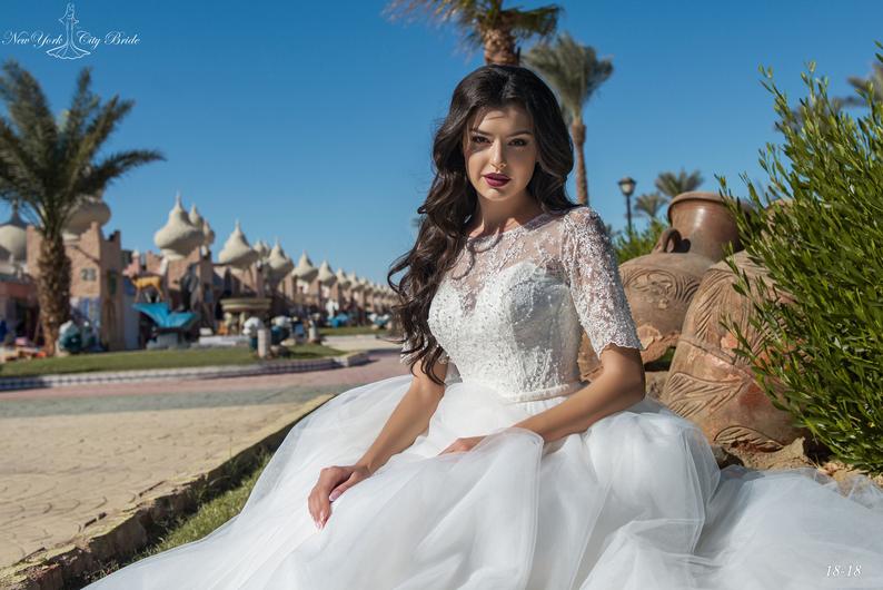 Line Amazing A Wedding Dresses Sheer Bateau Neck Short Sleeves Beaded Bridal Gowns Tulle Sweep Train Robe De Marie
