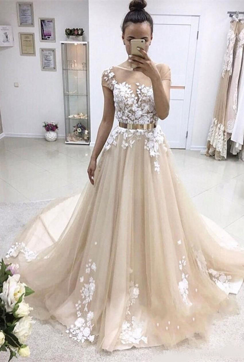 2020 Latest Short Sleeve Long Prom Dresses Appliques Lace Button Back Tulle Chapel Train Evening Party Dresses