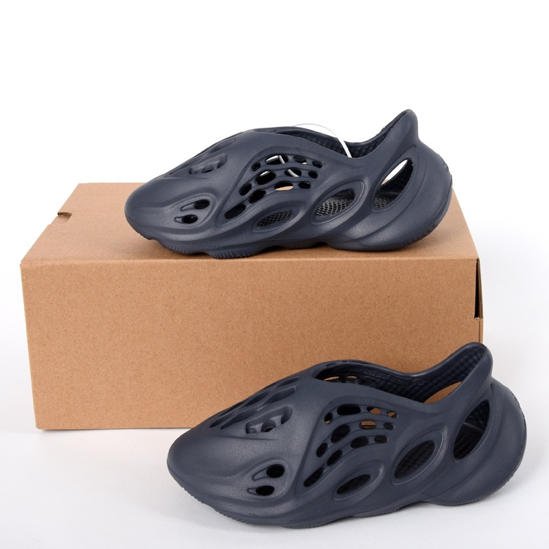 2020 kanye sandals kids shoes Boys Girls foam runner triple black white Orange red slipper for summer, Black;red
2020 kanye sandals kids shoes Boys Girls foam runner triple black white Orange red slipper for summer, Black;red