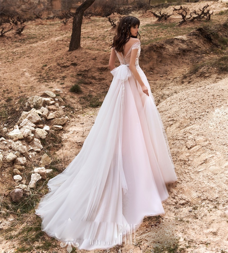 Short Sleeve Beach Wedding Dresses Pleat Tulle Plus Size Wedding Gowns Sweep Train Sexy Back Berta Wedding Dress