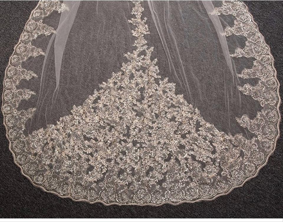 2020 Real Image Luxury Wedding Veils Long Cathedral Length Bridal Veil Appliques Sequined Wedding Veil Lace Purfle with Comb