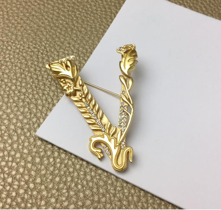 New style female fashion personality V letter handsome Brooch precision high grade V character Brooch