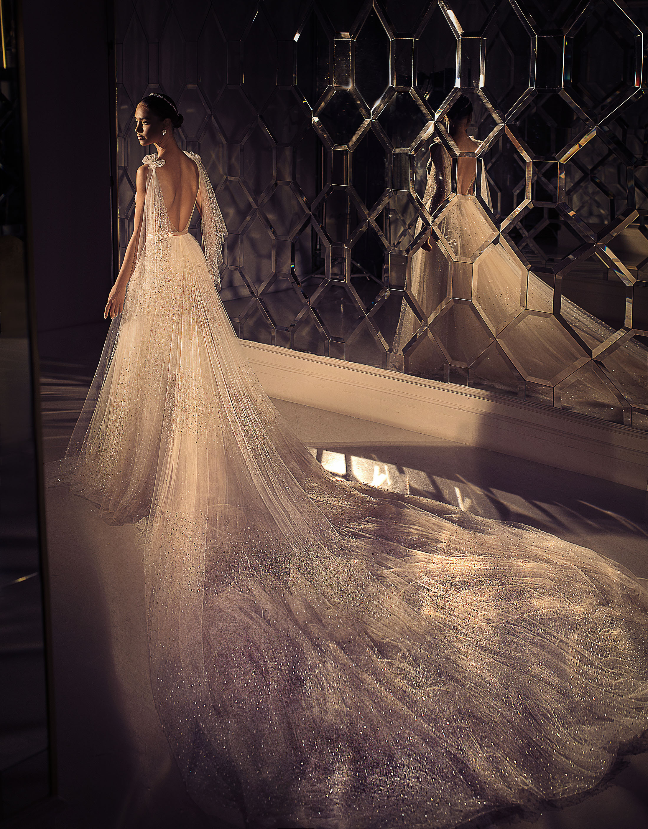 Elihav Sasson 2019 Wedding Dresses Luxury Bling Bling Sequined Deep V Neck Beads Bridal Gowns Court Train Garden Wedding Dress