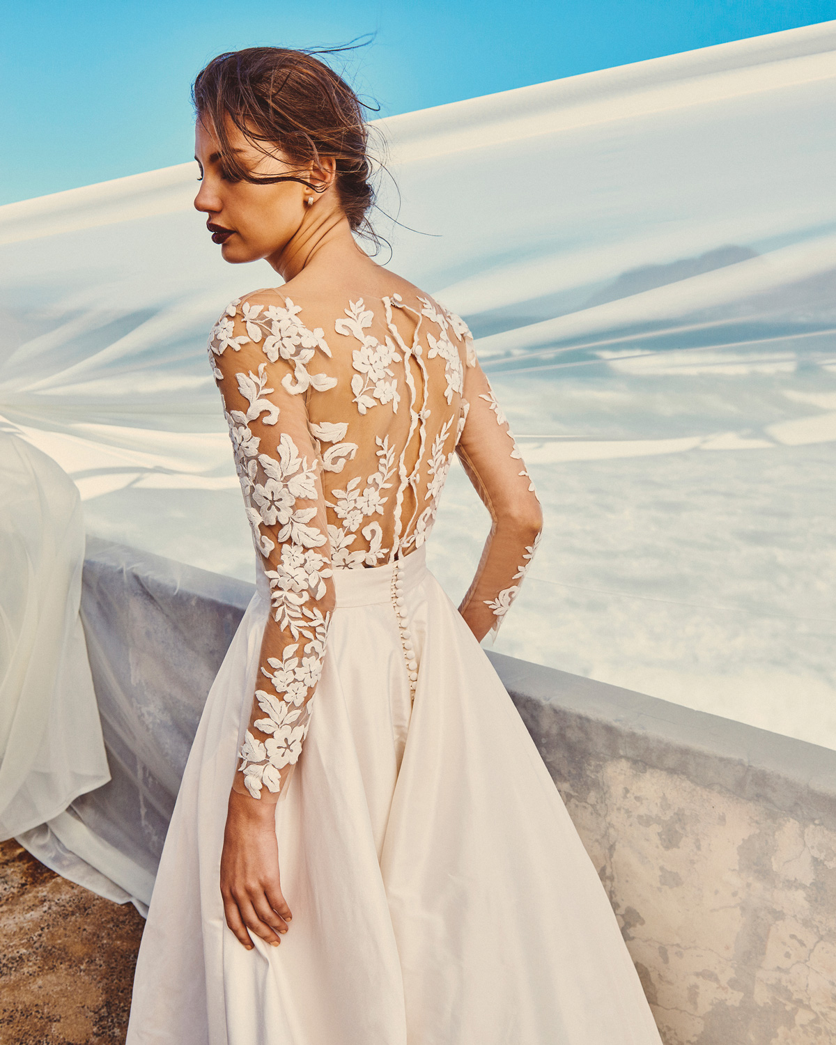Elbeth Gillis 2019 Beach Wedding Dresses Jewel Neck A Line Lace Bodice Appliqued Bohemian Wedding Dress Satin Plus Size Robe De Mariée Gowns