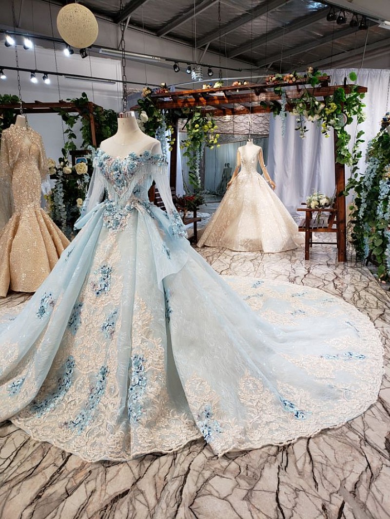 Luxury Arabic Wedding Dresses Jewel Neck Lace Appliques Tassel Beading Country Wedding Bridal Gowns Long Sleeve Vestidos De Novia
