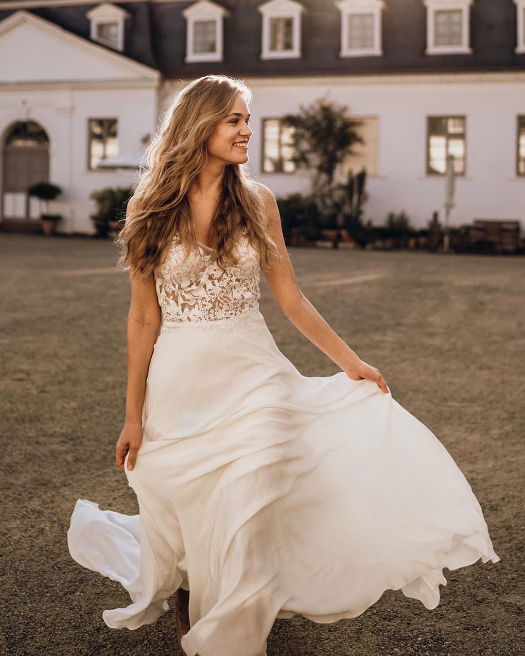 Lace Stunning Backless Beach Wedding Dresses V Neck A E Appliqued Boho Bridal Gowns Sweep Train Chiffon Robe De Mari E