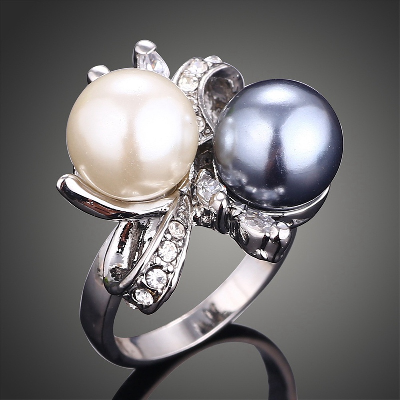 Creative Fashion Natural Double Color Pearl Rings Flower Design Ring With White &Gray Crystals Finger Rings
Creative Fashion Natural Double Color Pearl Rings Flower Design Ring With White &Gray Crystals Finger Rings