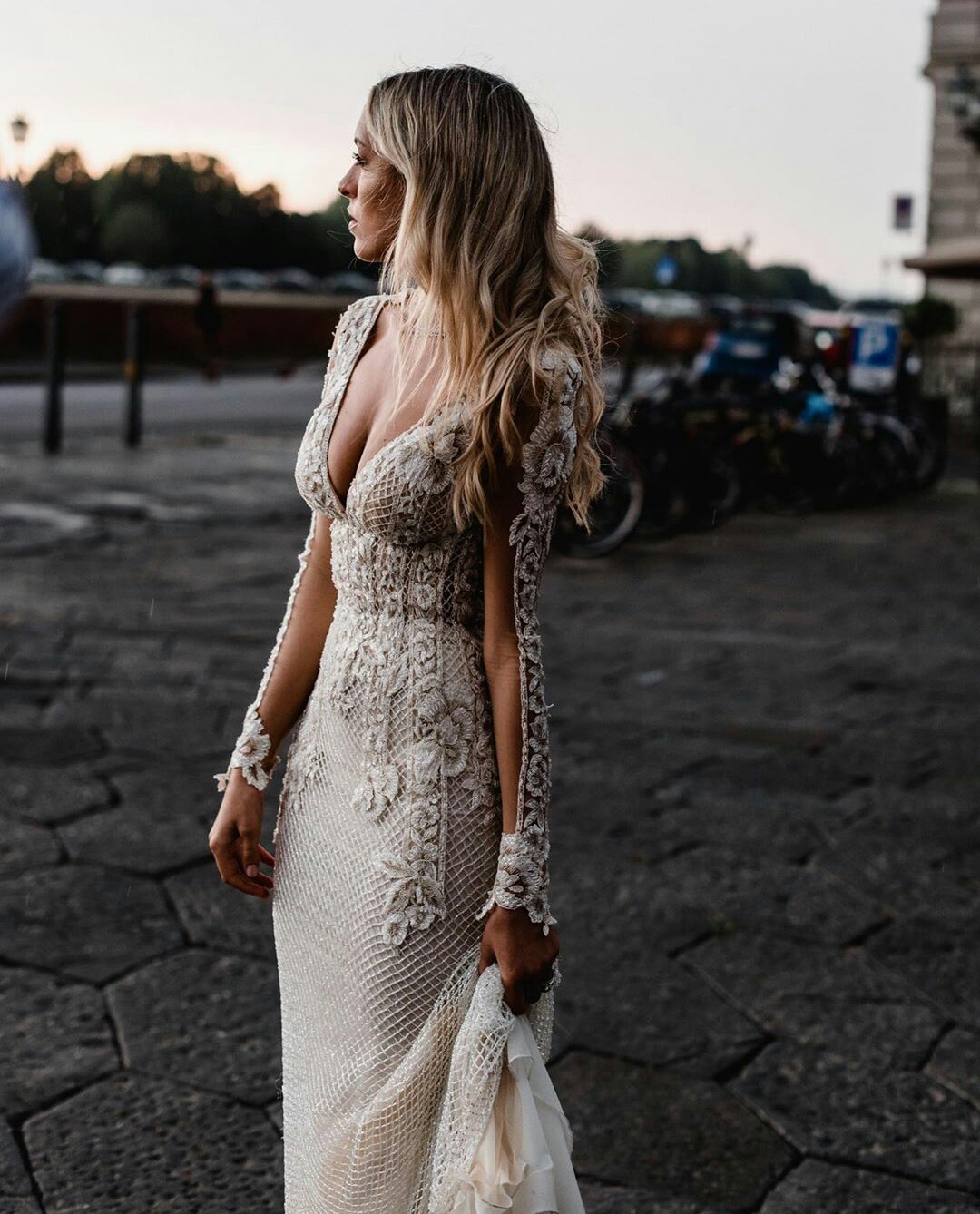 Sexy Mermaid Wedding Dresses Long Sleeve Deep V Neck Lace Appliques Beach Wedding Dress Sweep Train Plus Size Boho Vestidos De Novia