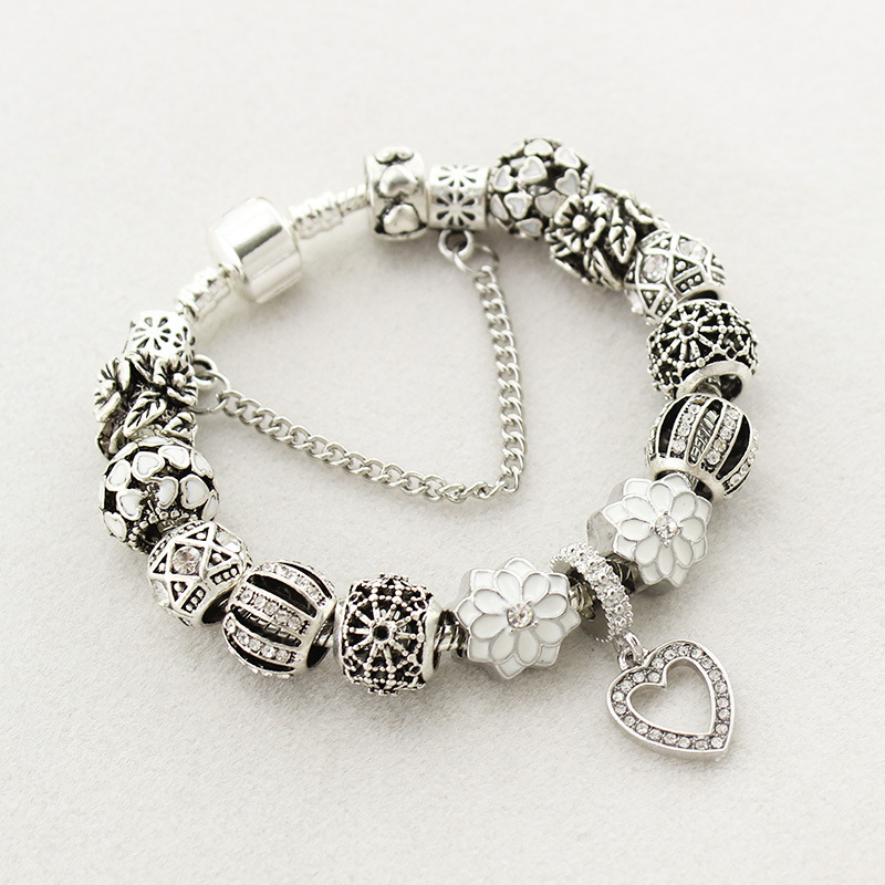Strands bracelet of fashionable and pure black and white collocation is DIY hollow out set diamond to beaded hand catenary
Strands bracelet of fashionable and pure black and white collocation is DIY hollow out set diamond to beaded hand catenary