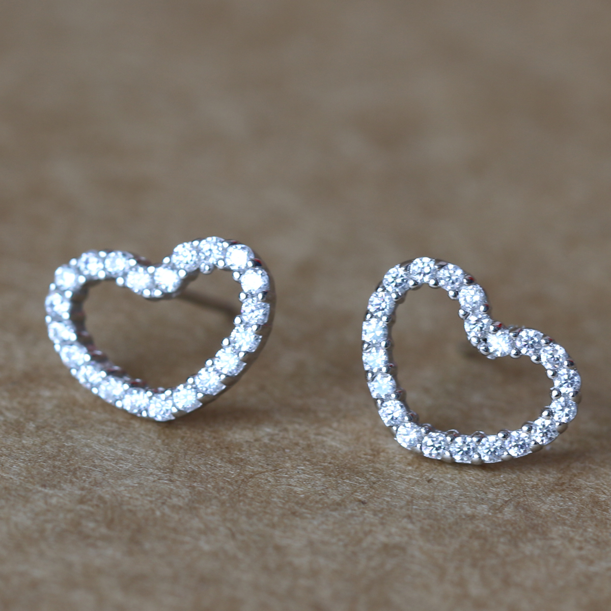 Fashion-925 Sterling Silver Be My Valentine Heart Stud Earrings, Clear CZ Femme Stud-Earrings Jewelry Brincos Fine Jewelry Hollow Heart