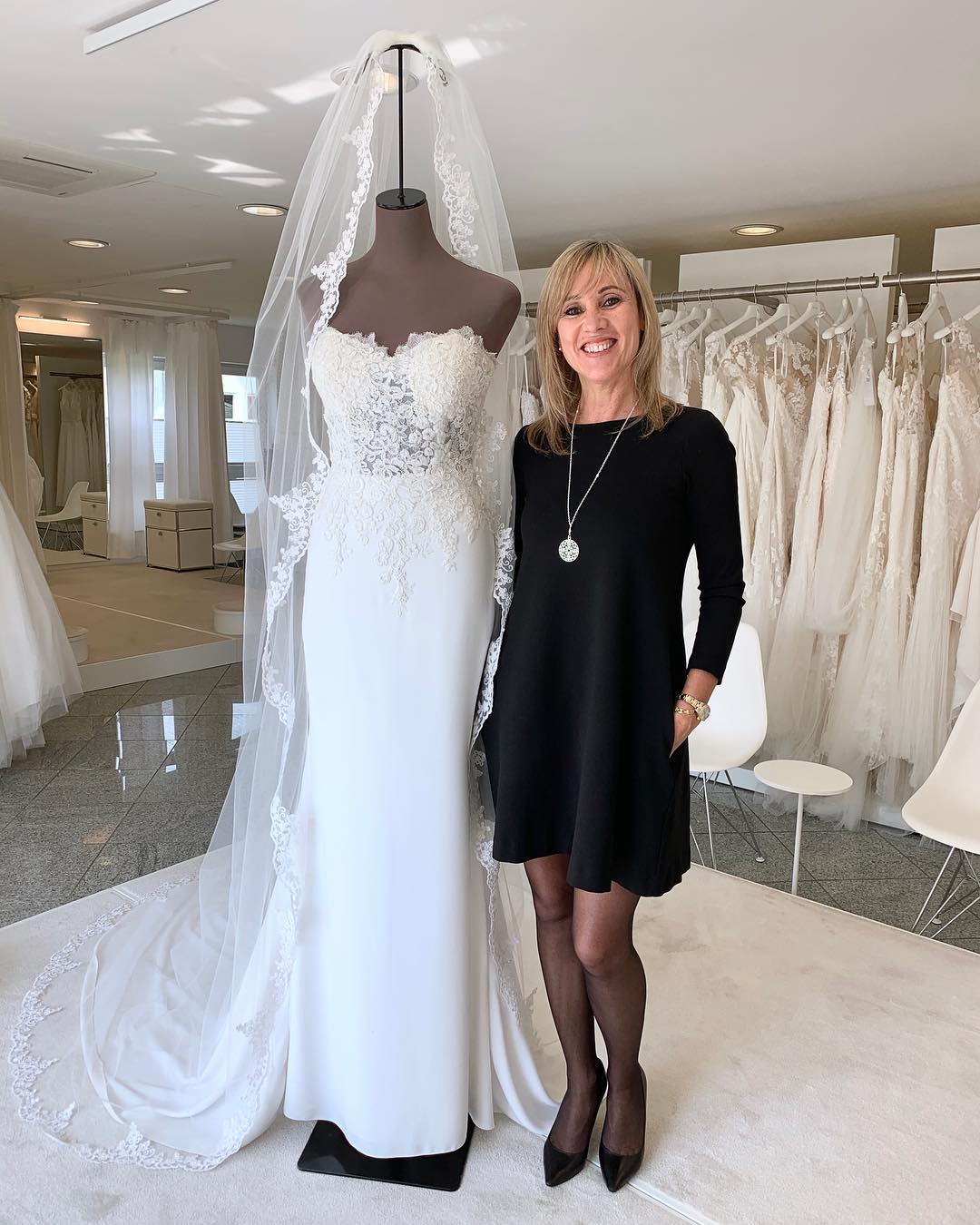 2020 Mermaid Wedding Dresses Strapless Applique Pearls Satin Wedding Dresses Backless Sweep Train Bridal Gowns Vestidos De Novia