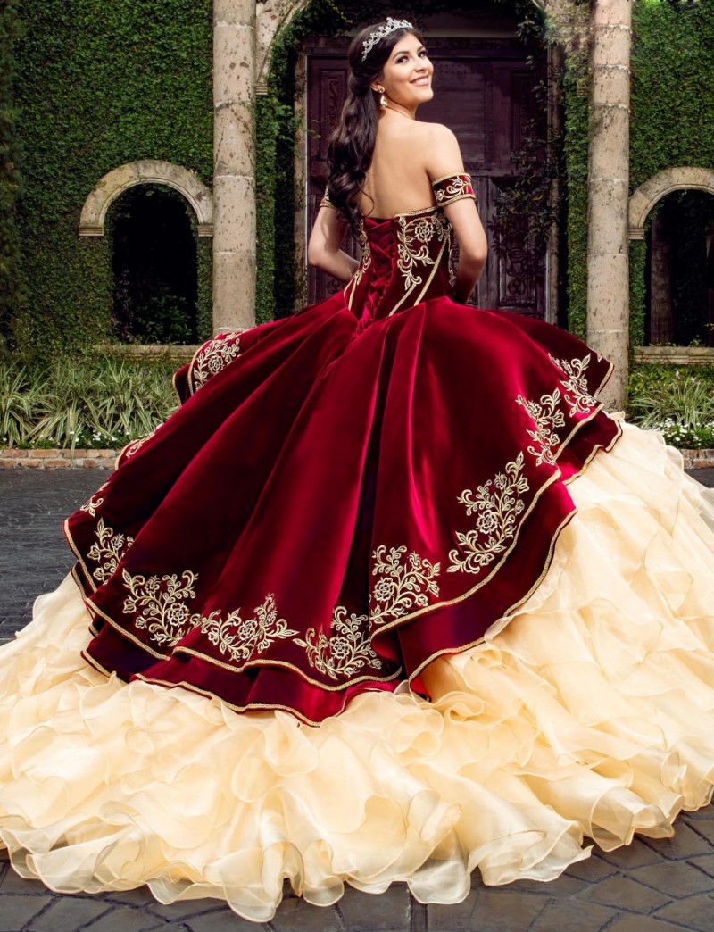 2020 Fashion Ball Gown Quinceanera Dresses Embroidery Sweetheart Neckline Tiered Organza Prom Gowns Sweep Train Ruffled Sweet 15 Dress