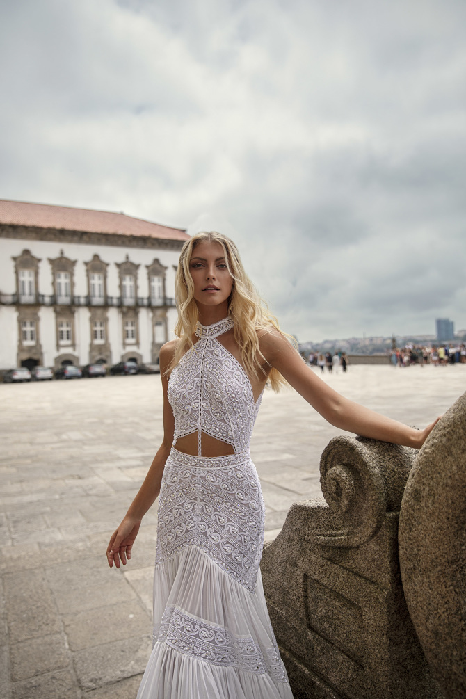 Modest Charchy Bohemian Halter Sleeveless Hollow Mermaid Wedding Dresses Lace Applique Crystal Wedding Gowns Sweep Train robe de mariée