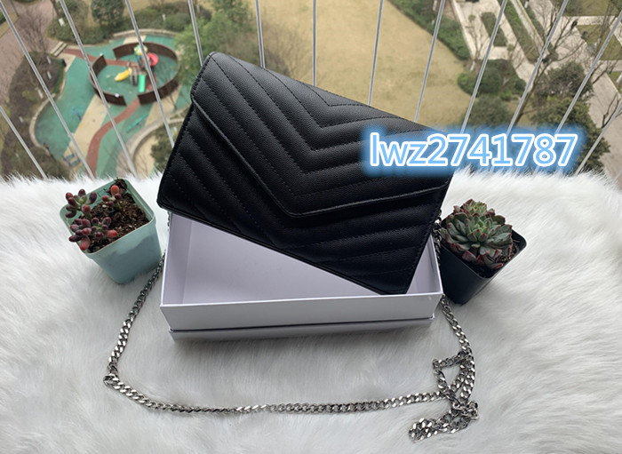 Newest classic Woman Shoulder Bag Handbag Clutchbag flip cover Genuine Leather high quality with box 
Newest classic Woman Shoulder Bag Handbag Clutchbag flip cover Genuine Leather high quality with box