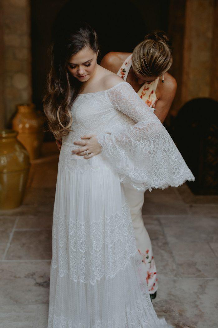 cheap Bohemian Full Lace Wedding Dresses Summer Wear Off The Shoulder Long Sleeves Beach Wedding Dress Boho Plus Size Bridal Gowns